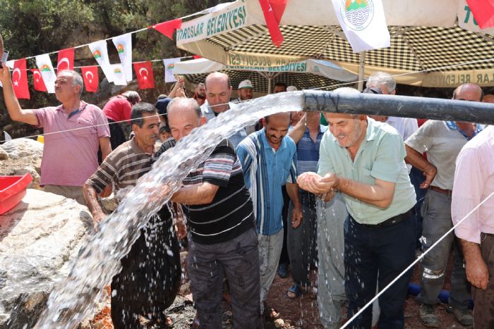 Toroslar'da açılan sondaj kuyusu üreticileri sevindirdi   