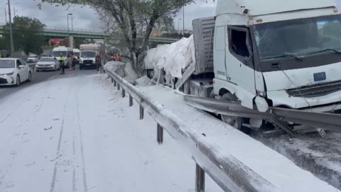 Zeytinburnunda TIR kazas: trafik younlat