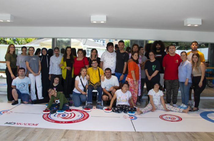Serebral Palsili Bireyler Floor Curling turnuvası ile eğlendi